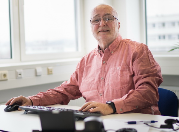 Joachim Dotter im Büro